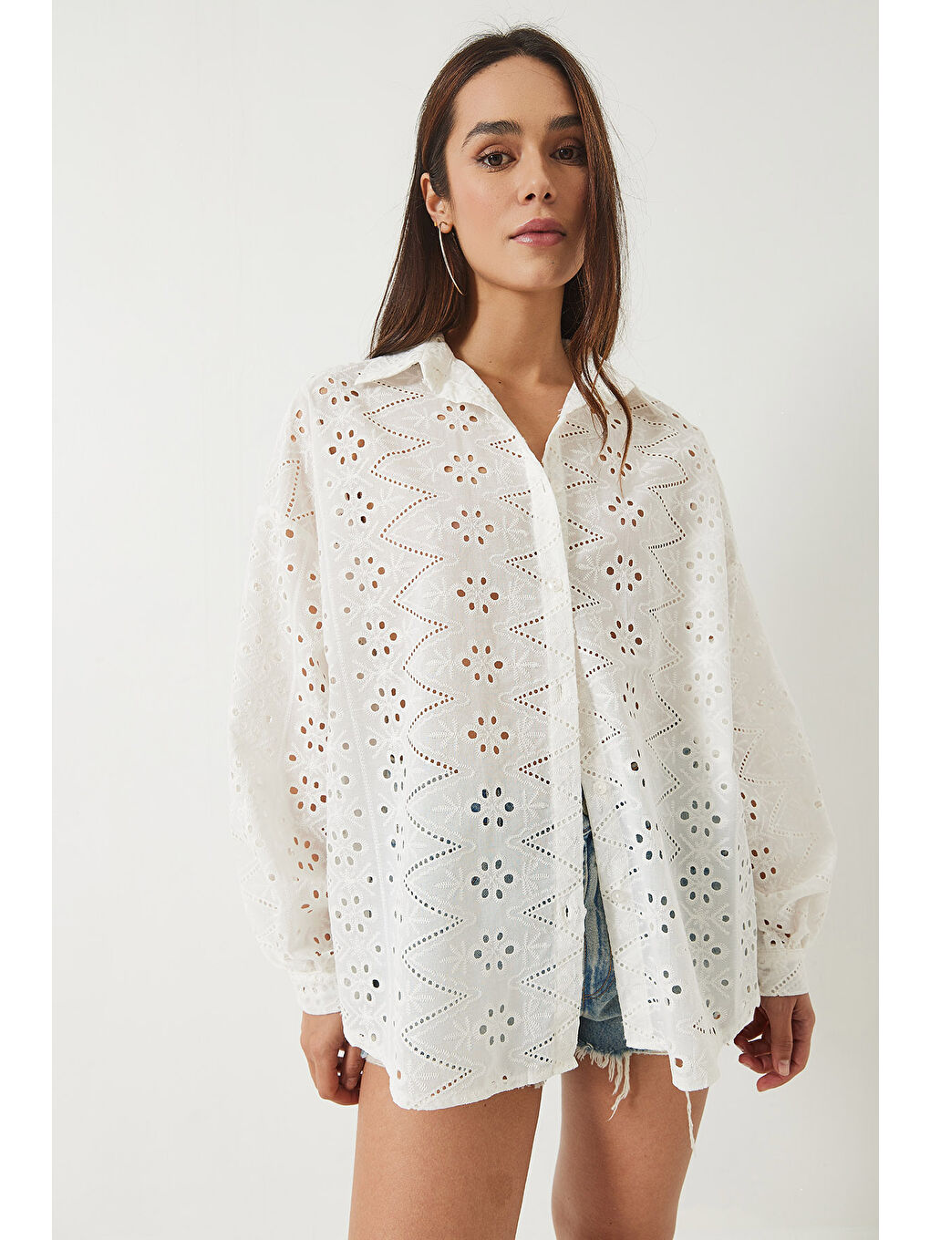 Beyaz Kadın Fisto İşlemeli Ajurlu Oversize Gömlek-2