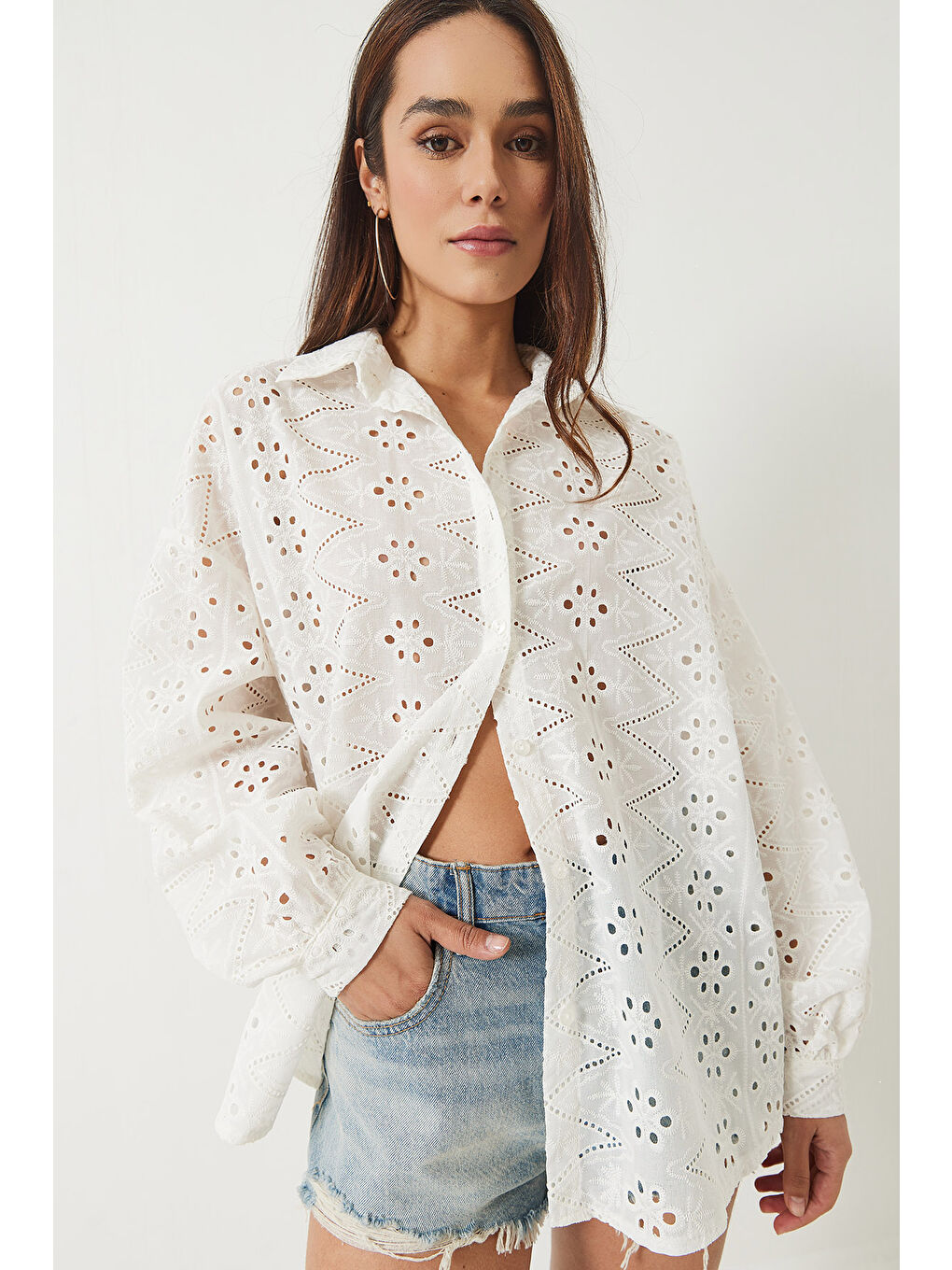 Beyaz Kadın Fisto İşlemeli Ajurlu Oversize Gömlek-3