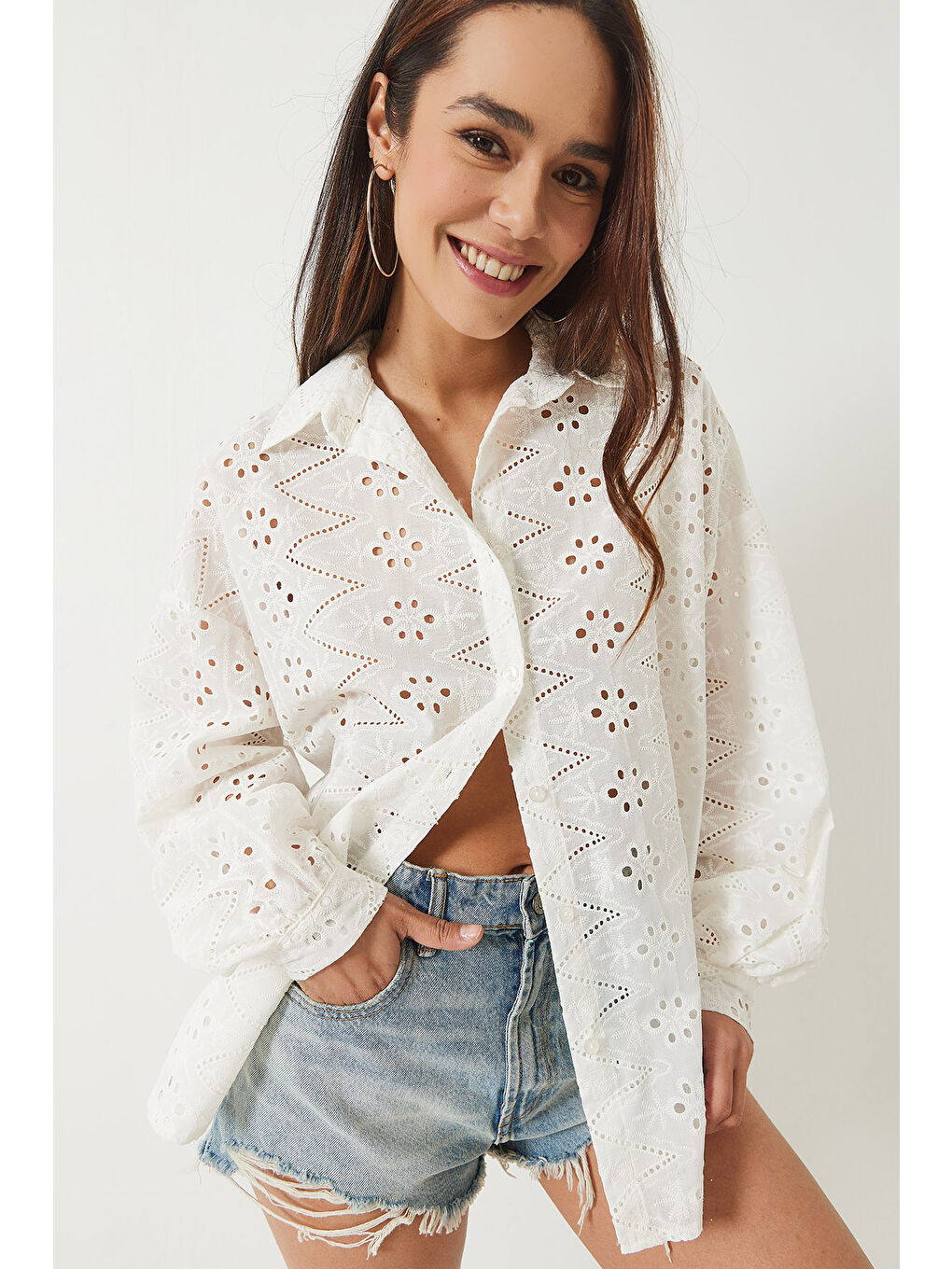 Beyaz Kadın Fisto İşlemeli Ajurlu Oversize Gömlek-4