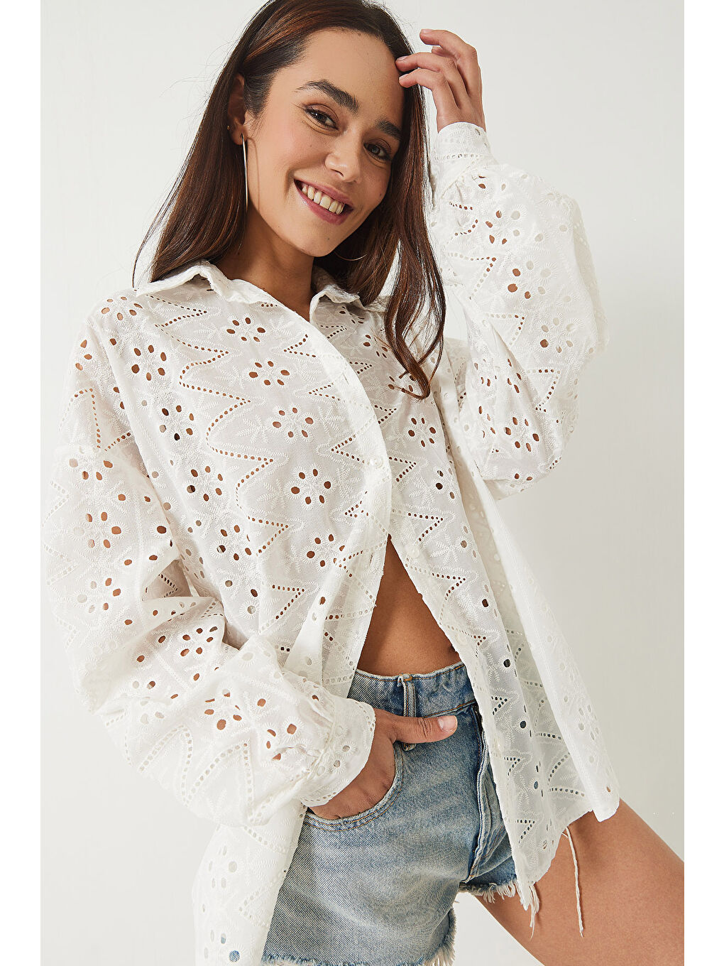 Beyaz Kadın Fisto İşlemeli Ajurlu Oversize Gömlek-5