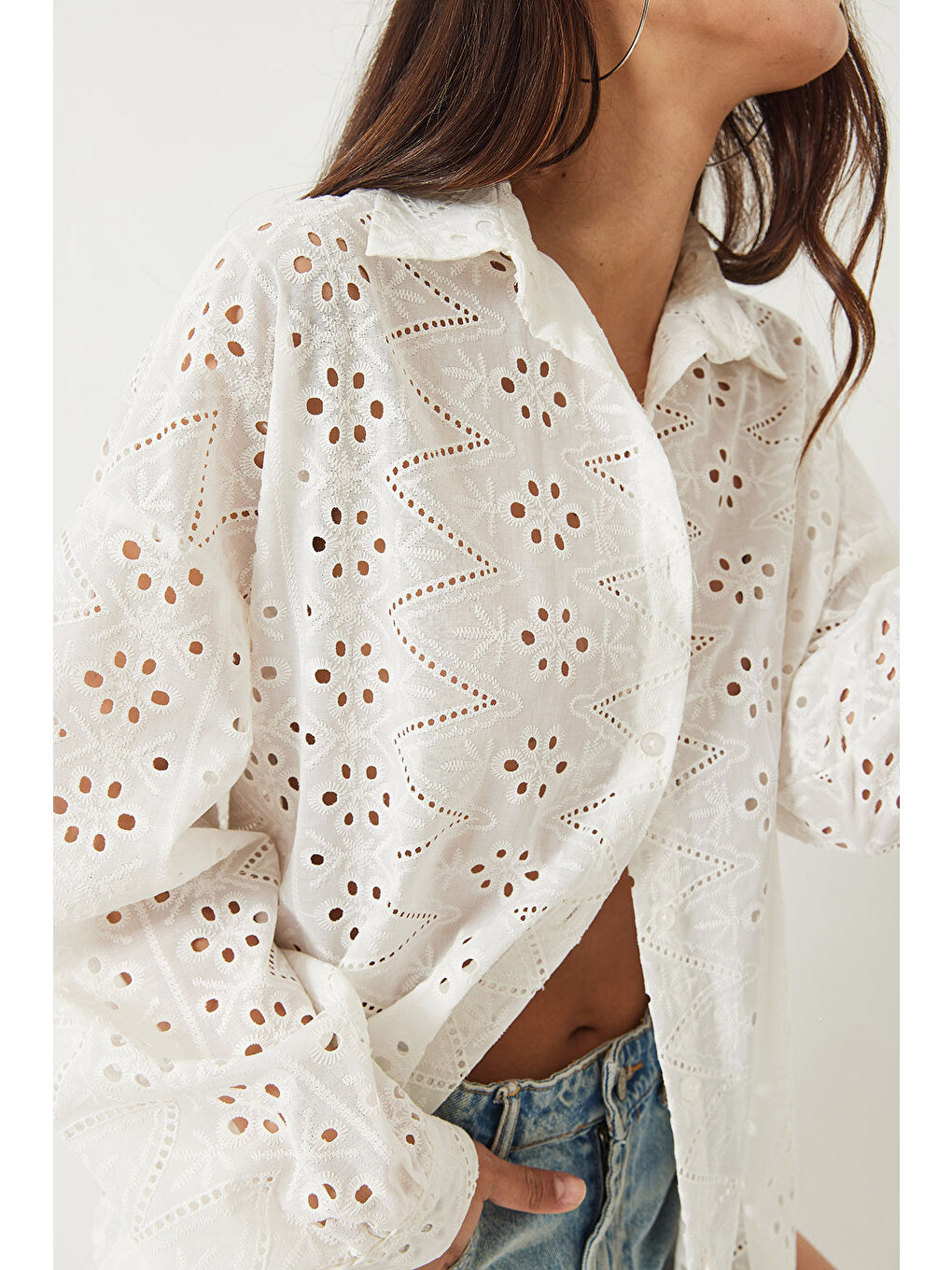 Beyaz Kadın Fisto İşlemeli Ajurlu Oversize Gömlek-6