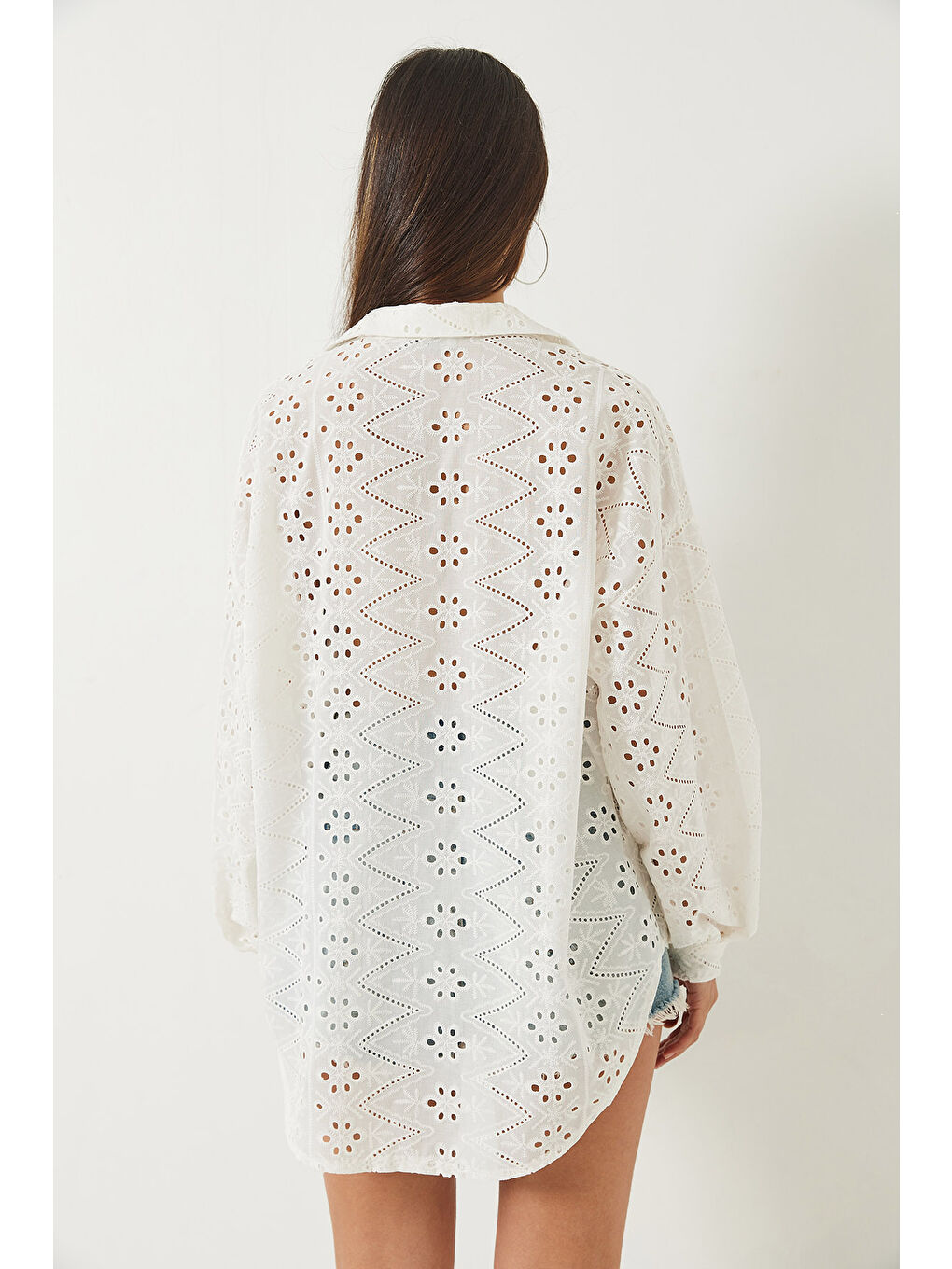 Beyaz Kadın Fisto İşlemeli Ajurlu Oversize Gömlek-7