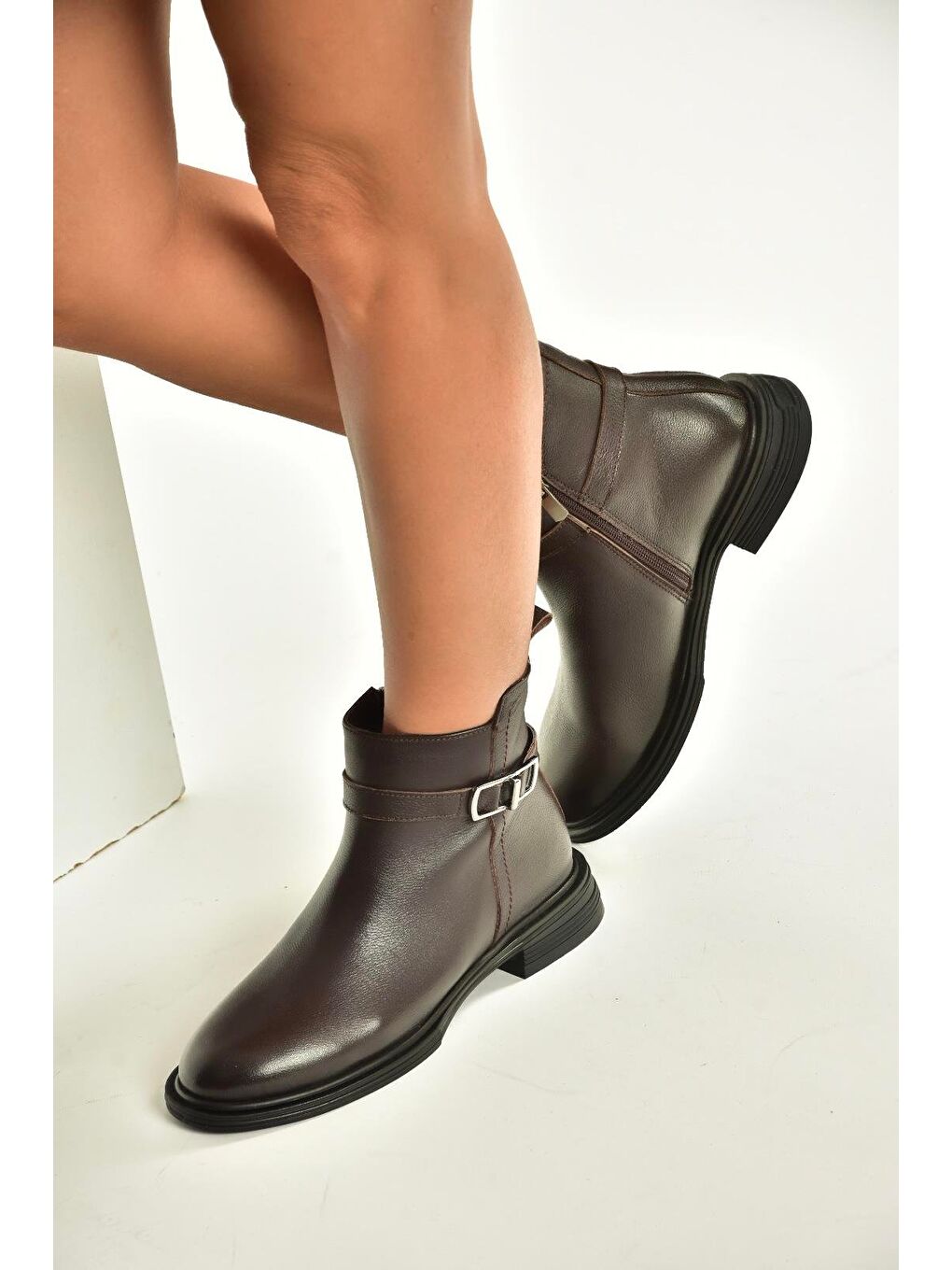 Kahverengi Kadın Bot V555255503-2