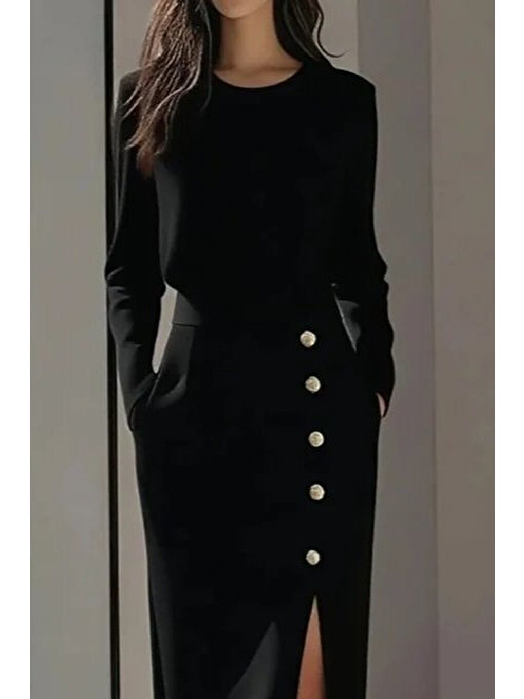 Siyah Kadın Uzun Kollu Bisiklet Yakalı Yandan Yırtmaçlı Düğmeli Midi Ithal Krep Elbise-1