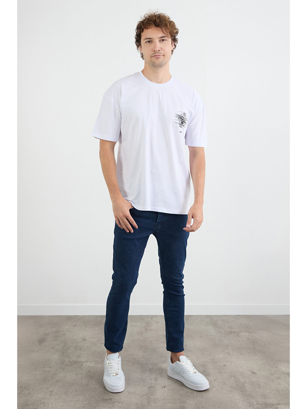 Beyaz Önü Ve Arkası Baskılı Oversize Tişört-2