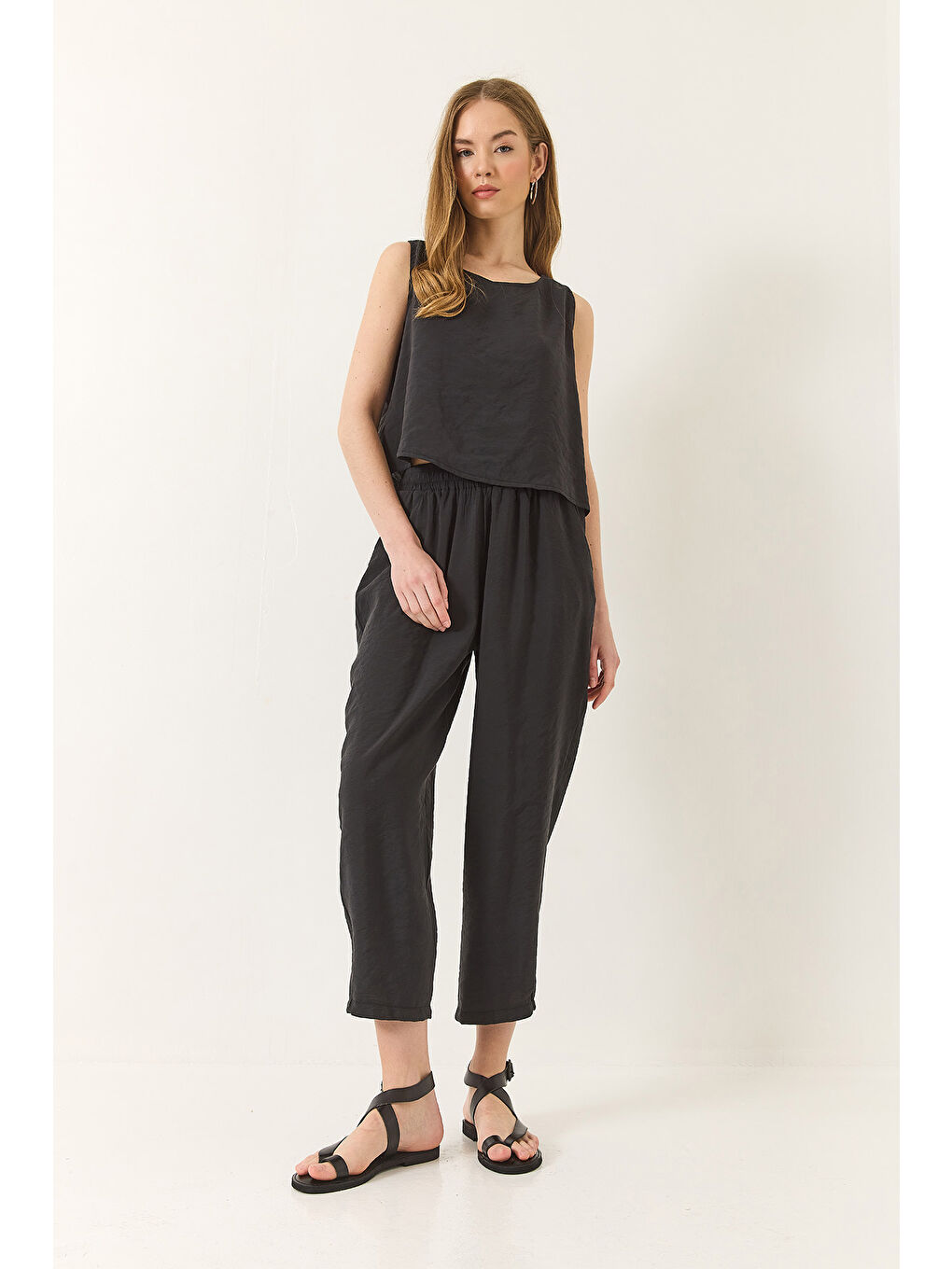 Siyah Kadın Kalın Askılı Bluz Beli Lastikli Pantolon Modal Takım-1