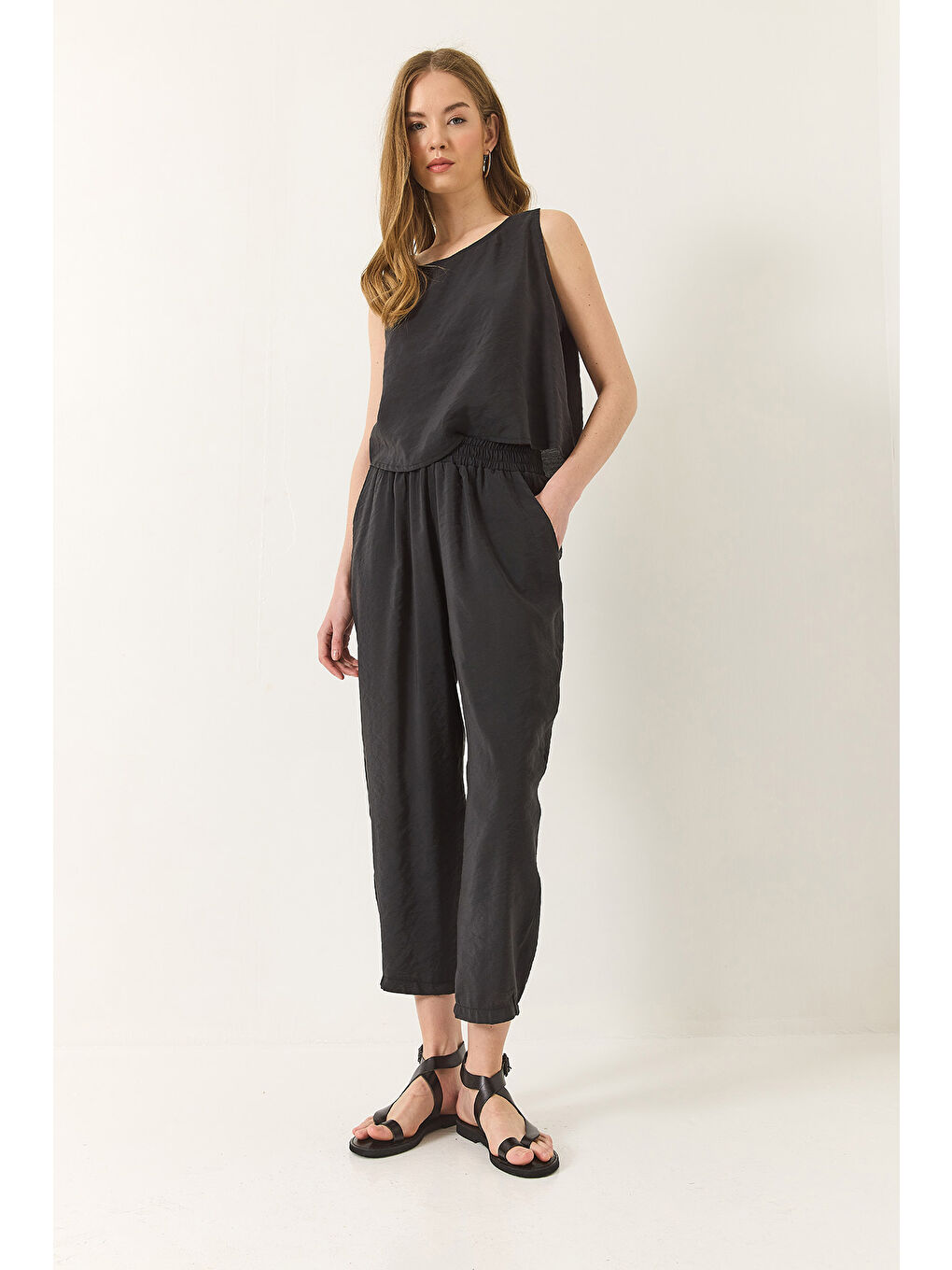 Siyah Kadın Kalın Askılı Bluz Beli Lastikli Pantolon Modal Takım-2