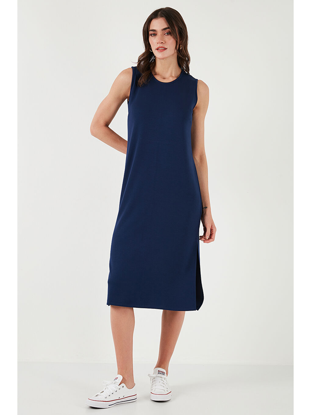 Lacivert Regular Fit Bisiklet Yaka Yırtmaç Detaylı Basic Midi Elbise 5866160-1