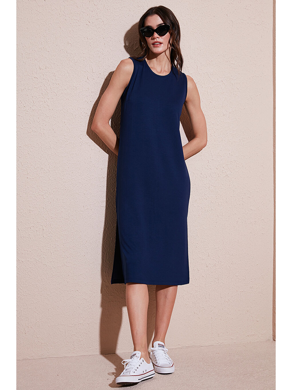 Lacivert Regular Fit Bisiklet Yaka Yırtmaç Detaylı Basic Midi Elbise 5866160-2