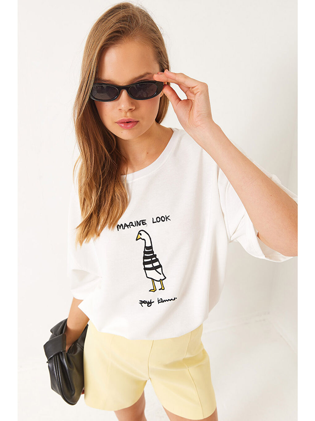 Beyaz Kadın Nakışlı Oversize Örme T-Shirt