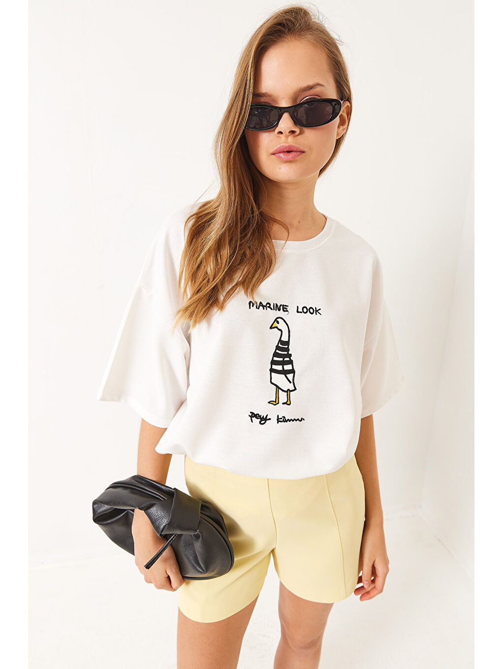 Beyaz Kadın Nakışlı Oversize Örme T-Shirt-1