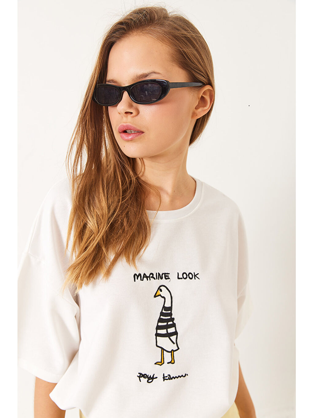 Beyaz Kadın Nakışlı Oversize Örme T-Shirt-4