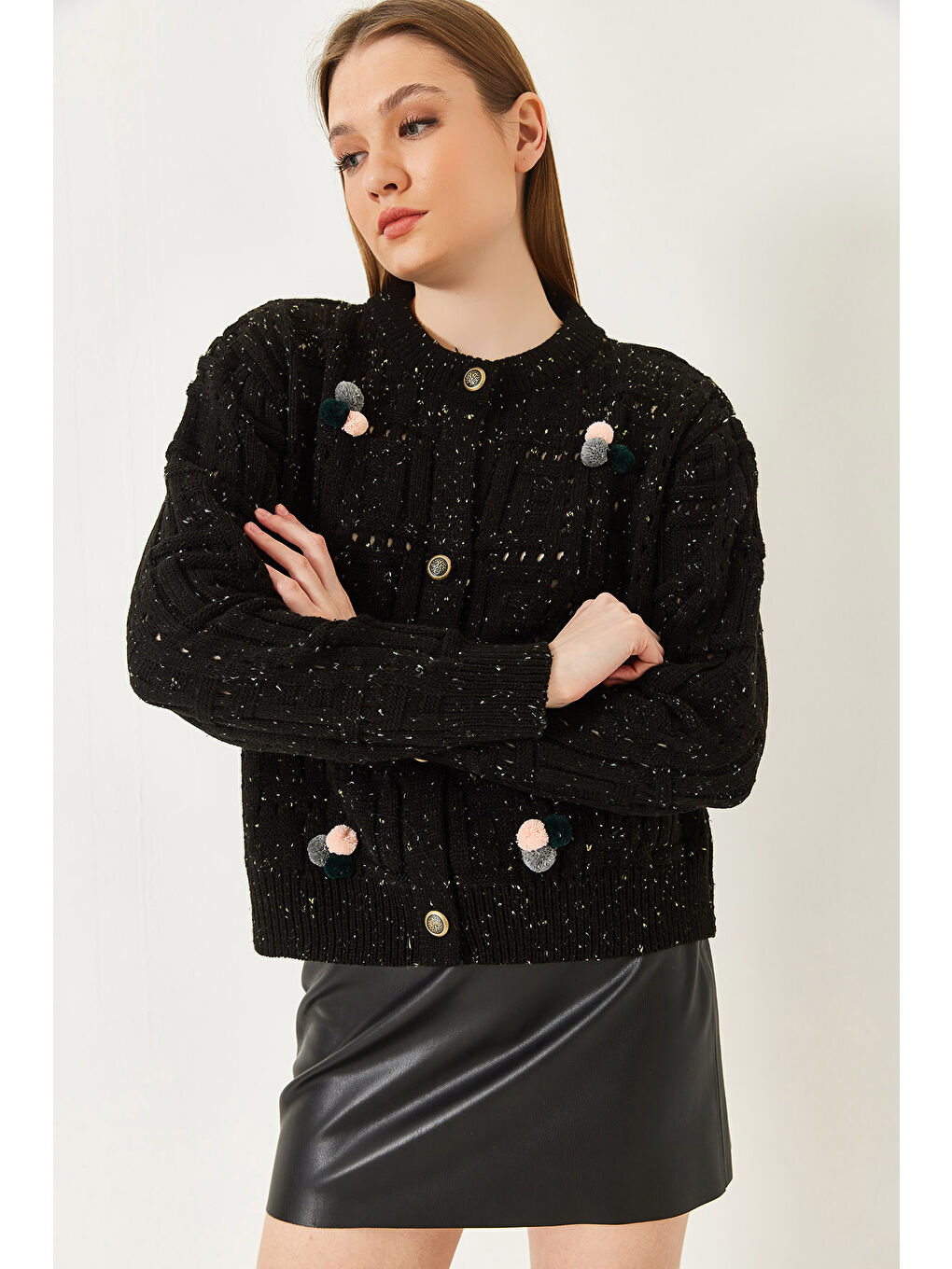 Siyah Kadın Ponponlu Desenli Triko Hırka-2