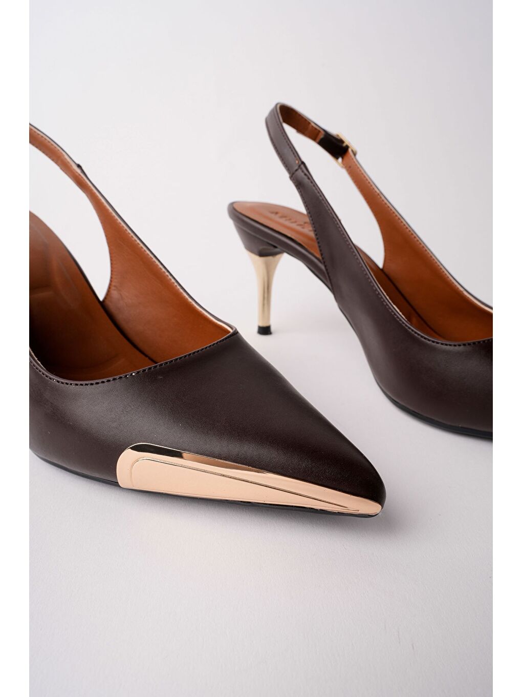 Kahverengi ZENİTH Metal Burun Detaylı Sivri Burun Arkası Açık Kadın Topuklu Ayakkabı-2