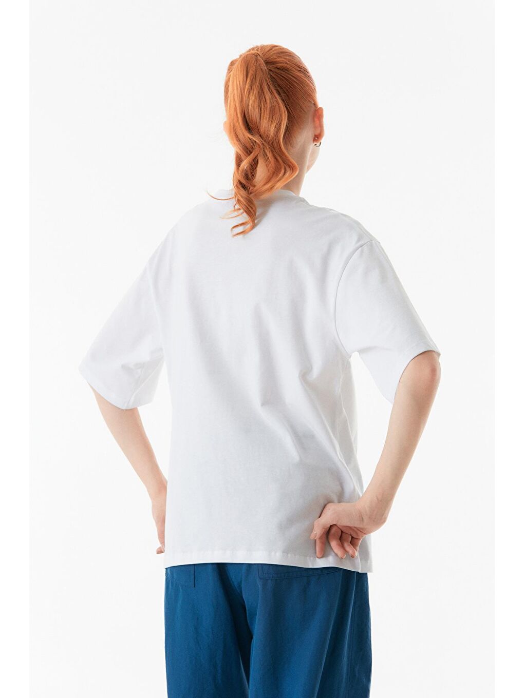 Beyaz Ghanda Nakışlı Bisiklet Yaka Tişört-4