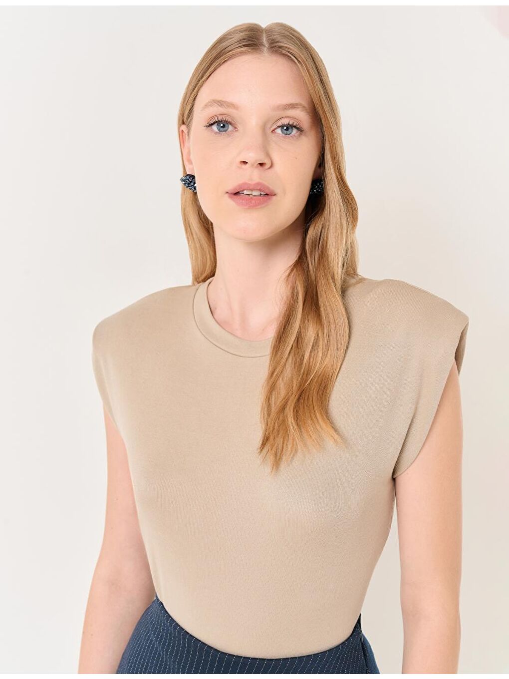 Bej Vizon Bisiklet Yaka Vatkalı Kolsuz Bluz