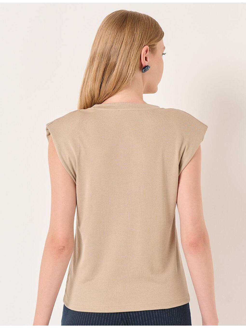 Bej Vizon Bisiklet Yaka Vatkalı Kolsuz Bluz-5