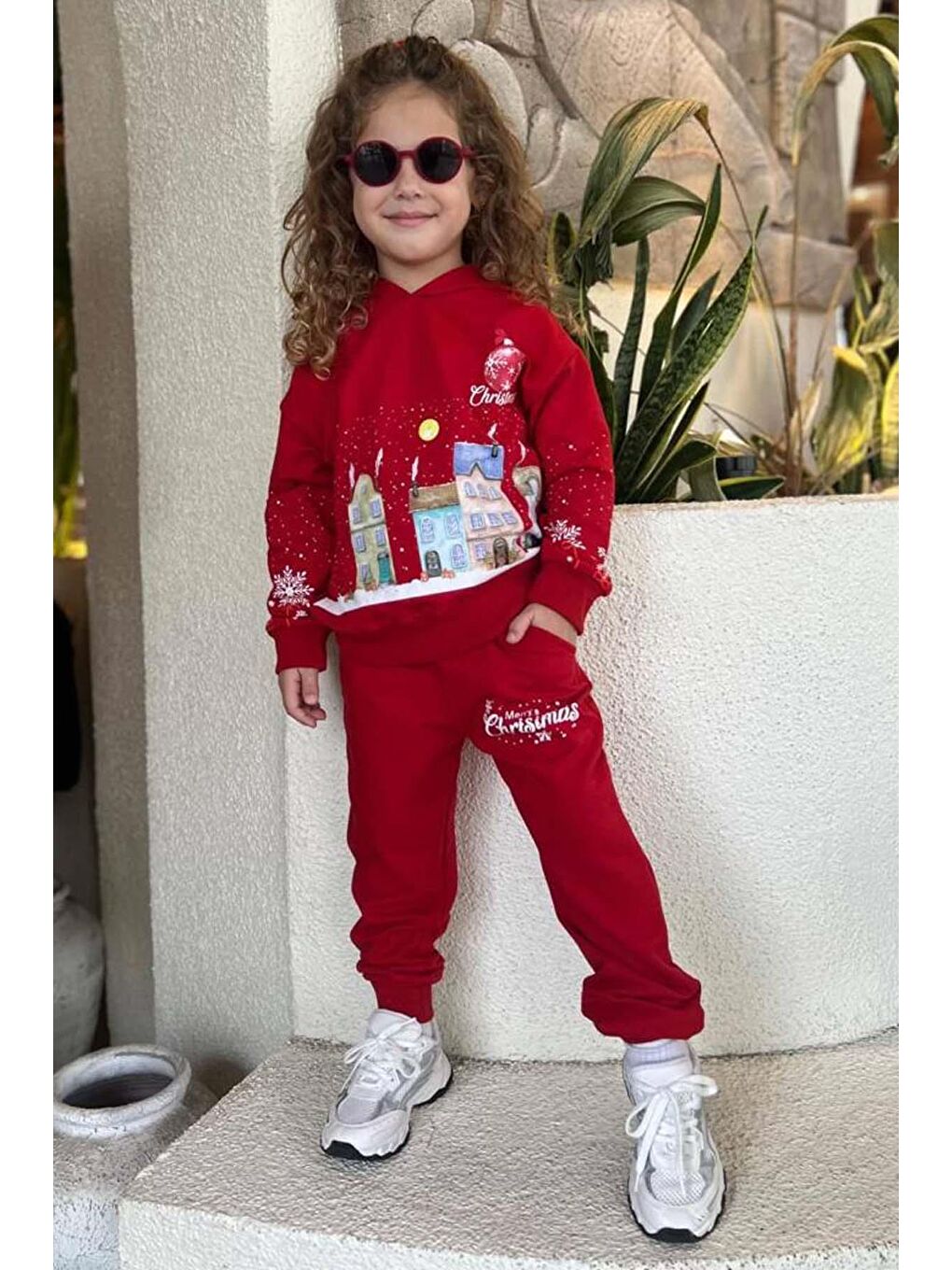Kız Erkek Çocuk Kar Tanesi ve Bina Digital Baskılı Yazı Detaylı Kırmızı Eşofman Takım