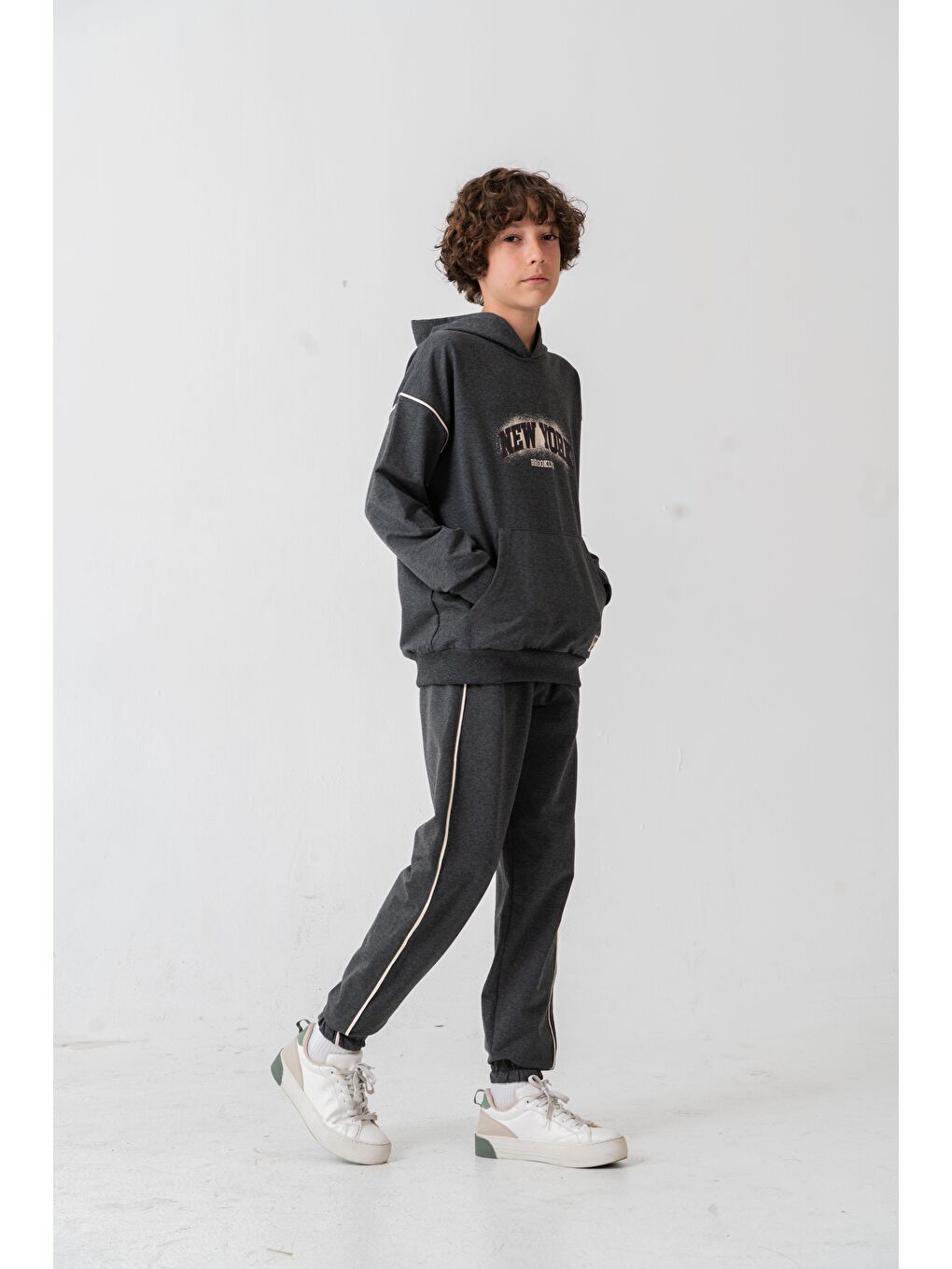Antrasit New York Brooklyn Baskılı Kanguru Cepli Yan Biyeli Erkek Çocuk Alt Üst Eşofman Takımı-4