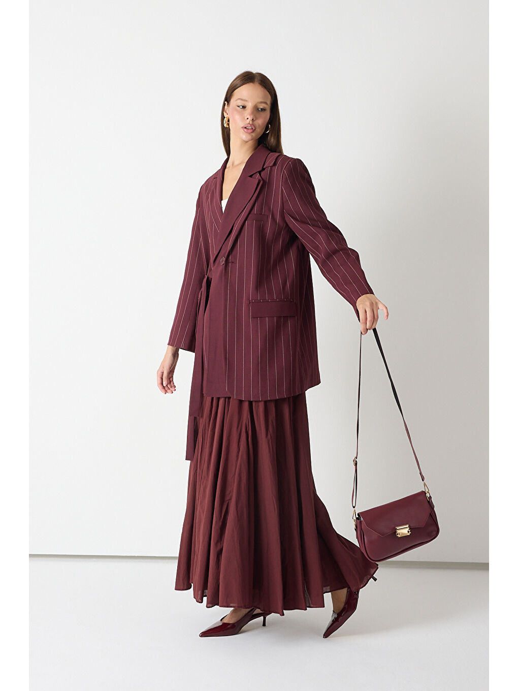 Kadın Bordo Tokalı Deri Görünümlü Askılı Omuz Çantası-3