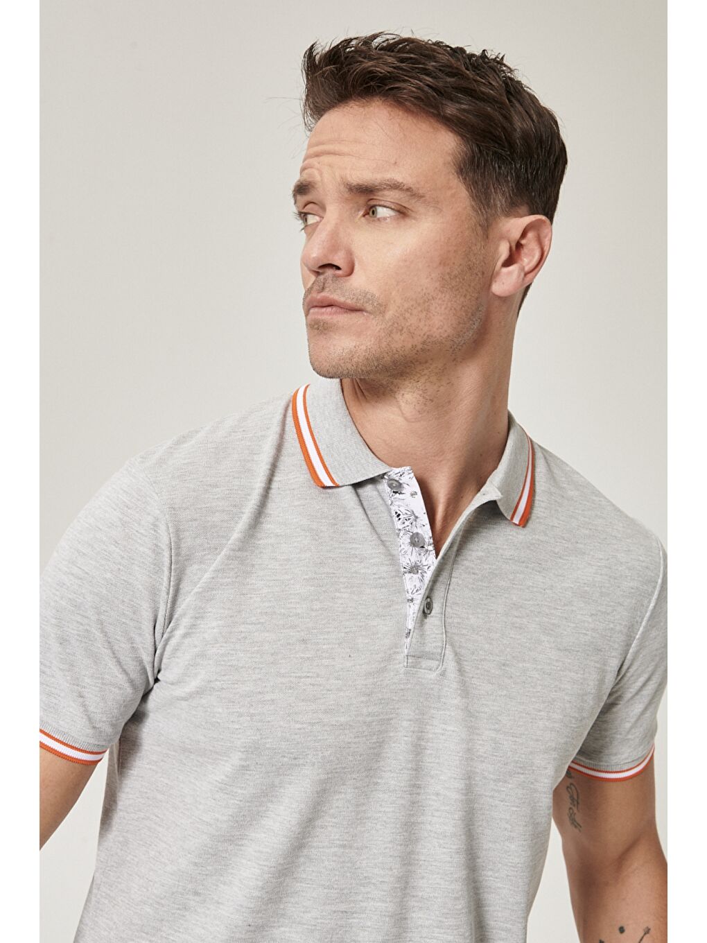 Erkek Gri Polo Yaka Cepsiz Dar Kesim Düz Tişört-3