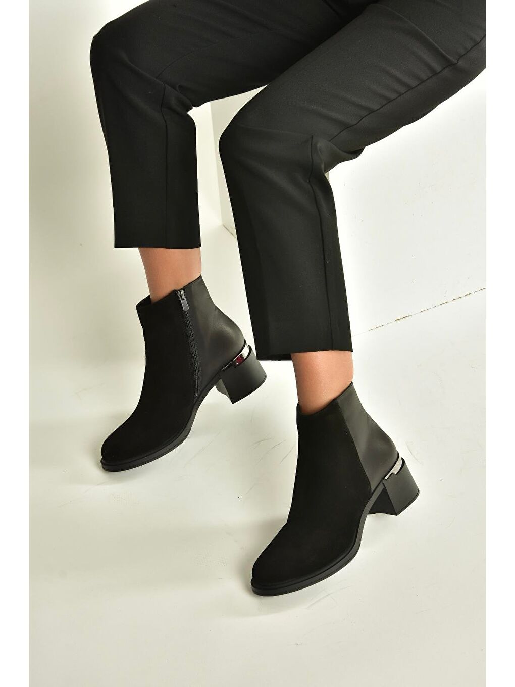 Siyah Kadın Bot V555559502-2