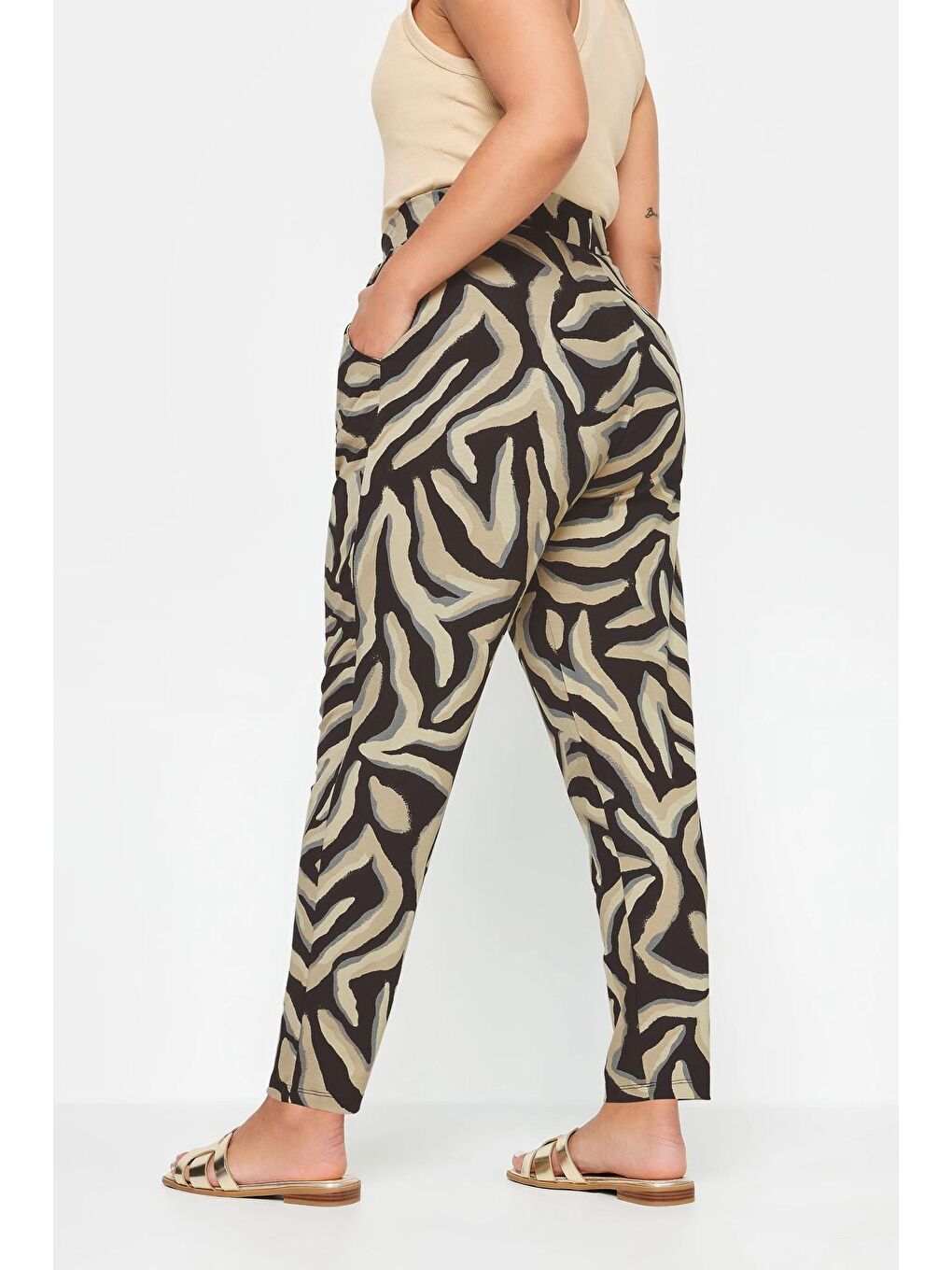 Bej Büyük Beden Dar Paça Desenli Cepli Havuç Kesim Elastanlı Pantolon 143750-4