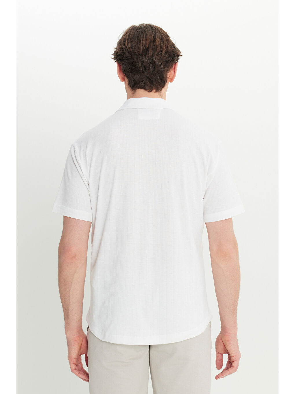 Erkek Beyaz Comfort Fit Rahat Kesim Hawai Yaka Jakarlı Gömlek-4