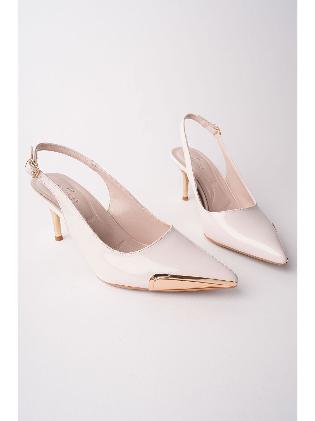 Bej ZENİTH Metal Burun Detaylı Sivri Burun Arkası Açık Kadın Topuklu Ayakkabı