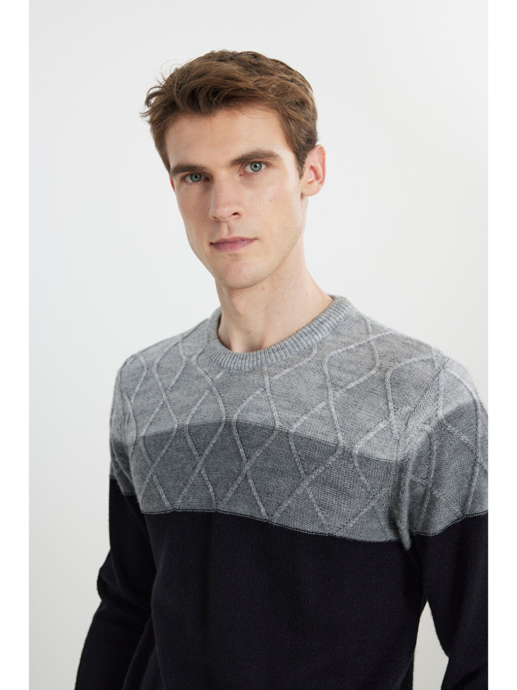 Erkek Gri-Siyah Standart Fit Normal Kesim Bisiklet Yaka Colorblock Desenli Triko Kazak-3