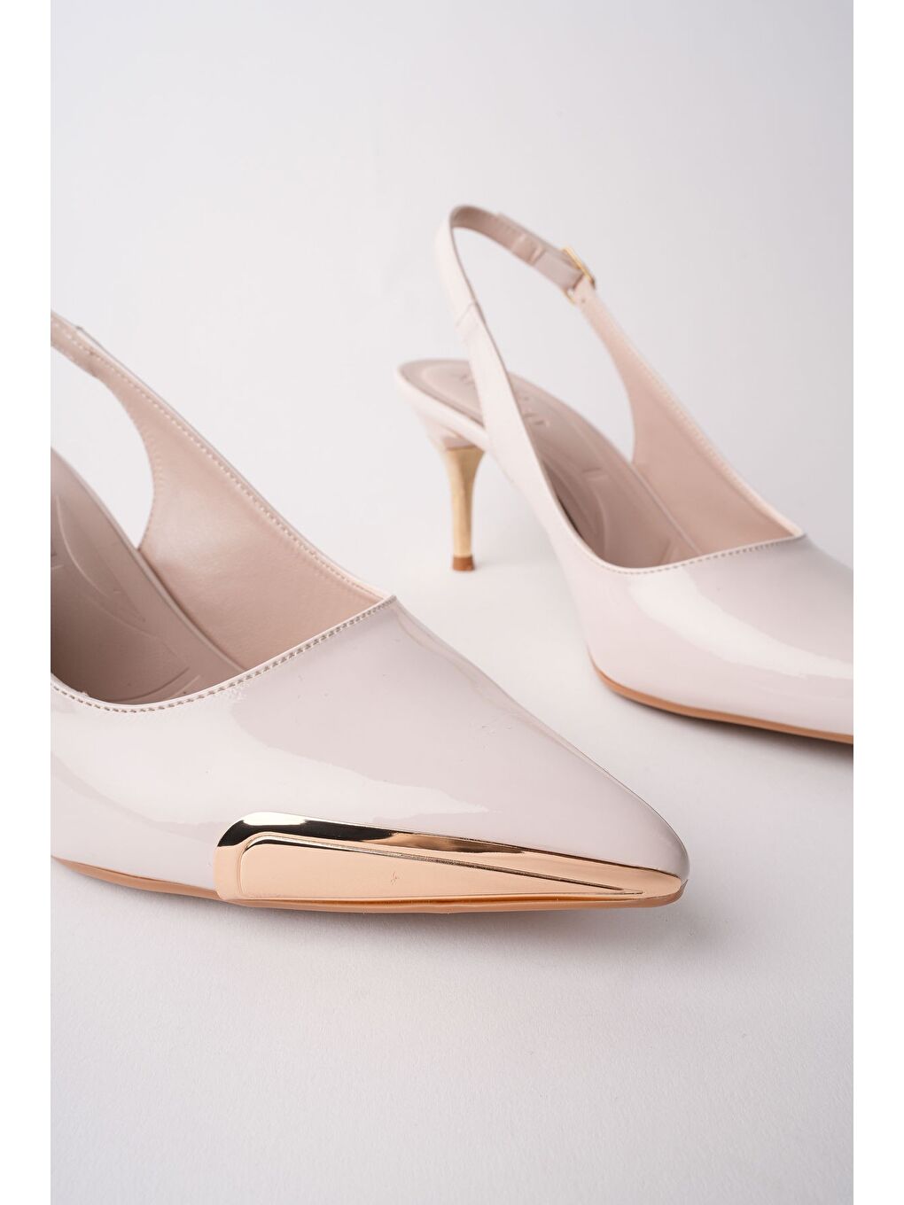 Bej ZENİTH Metal Burun Detaylı Sivri Burun Arkası Açık Kadın Topuklu Ayakkabı-5