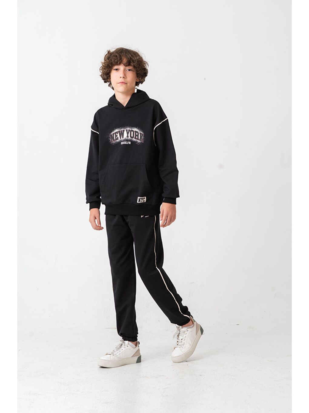 Siyah New York Brooklyn Baskılı Kanguru Cepli Yan Biyeli Erkek Çocuk Alt Üst Eşofman Takımı-2
