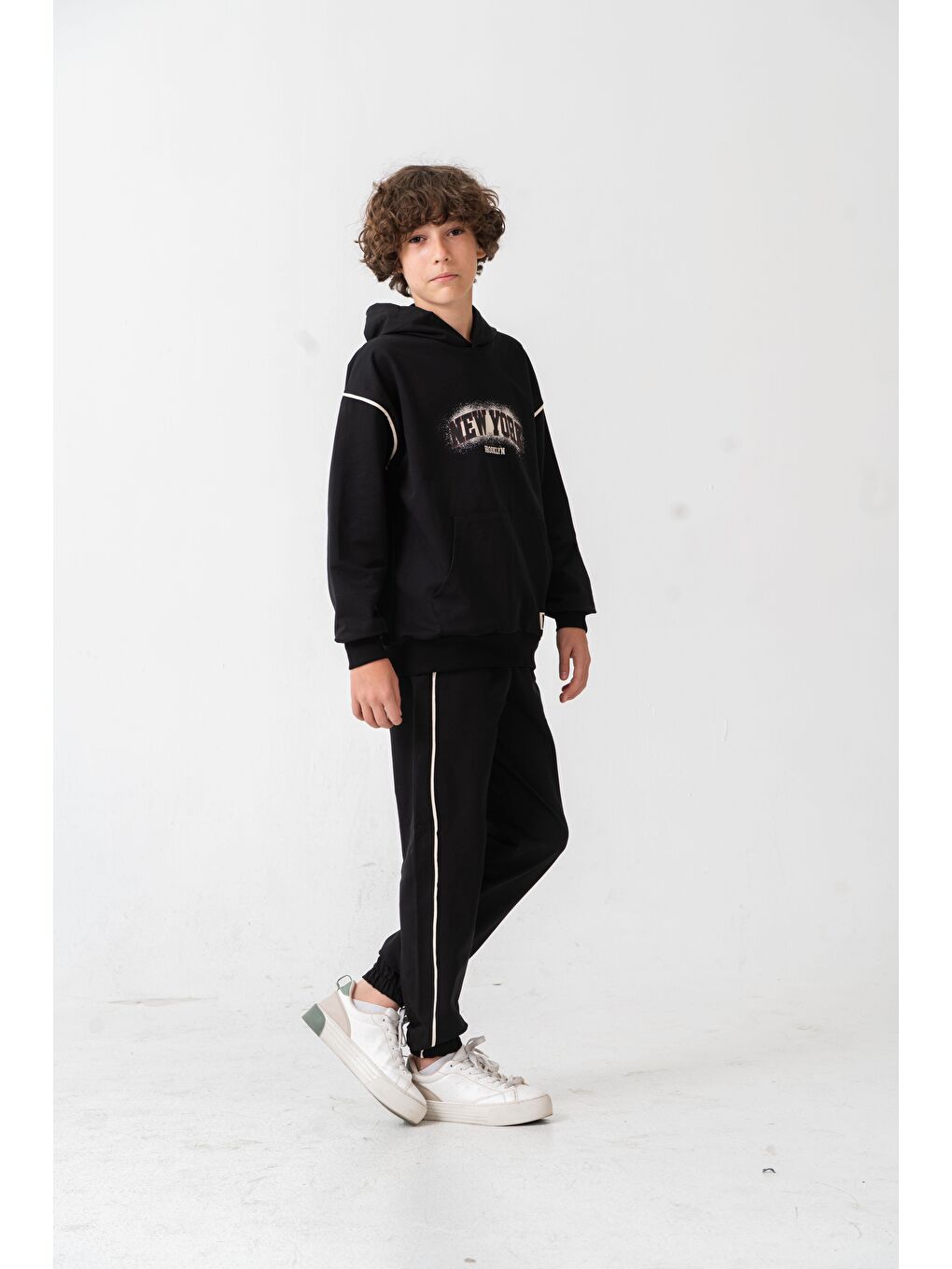 Siyah New York Brooklyn Baskılı Kanguru Cepli Yan Biyeli Erkek Çocuk Alt Üst Eşofman Takımı-3