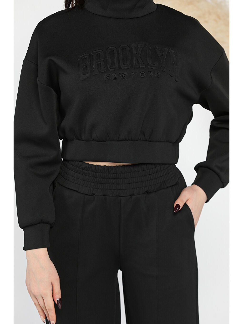 Siyah Kadın Scuba Kumaş Kabartma Yazı Baskılı Crop Top Eşofman Takımı-3