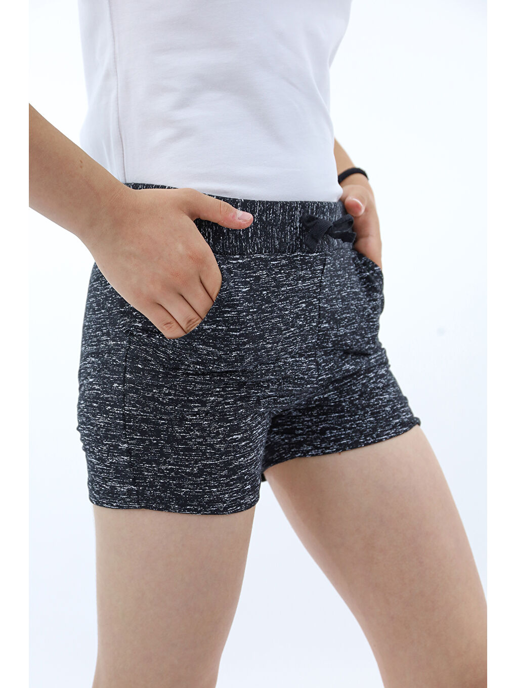 Siyah Kız Çocuk Kırçıllı Şort-1