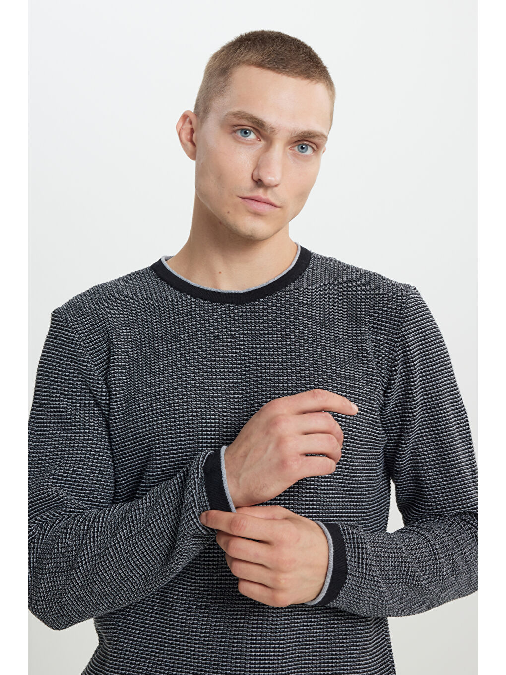 Erkek Siyah-Gri Recycle Standart Fit Normal Kesim Bisiklet Yaka Triko-3