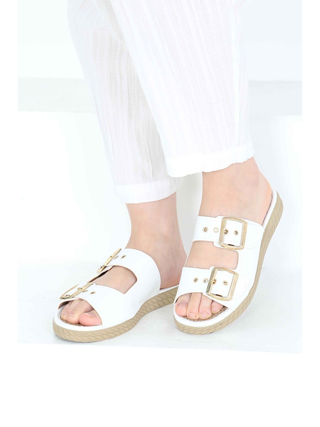 Kadın Beyaz Çift Tokalı Terlik - 27354