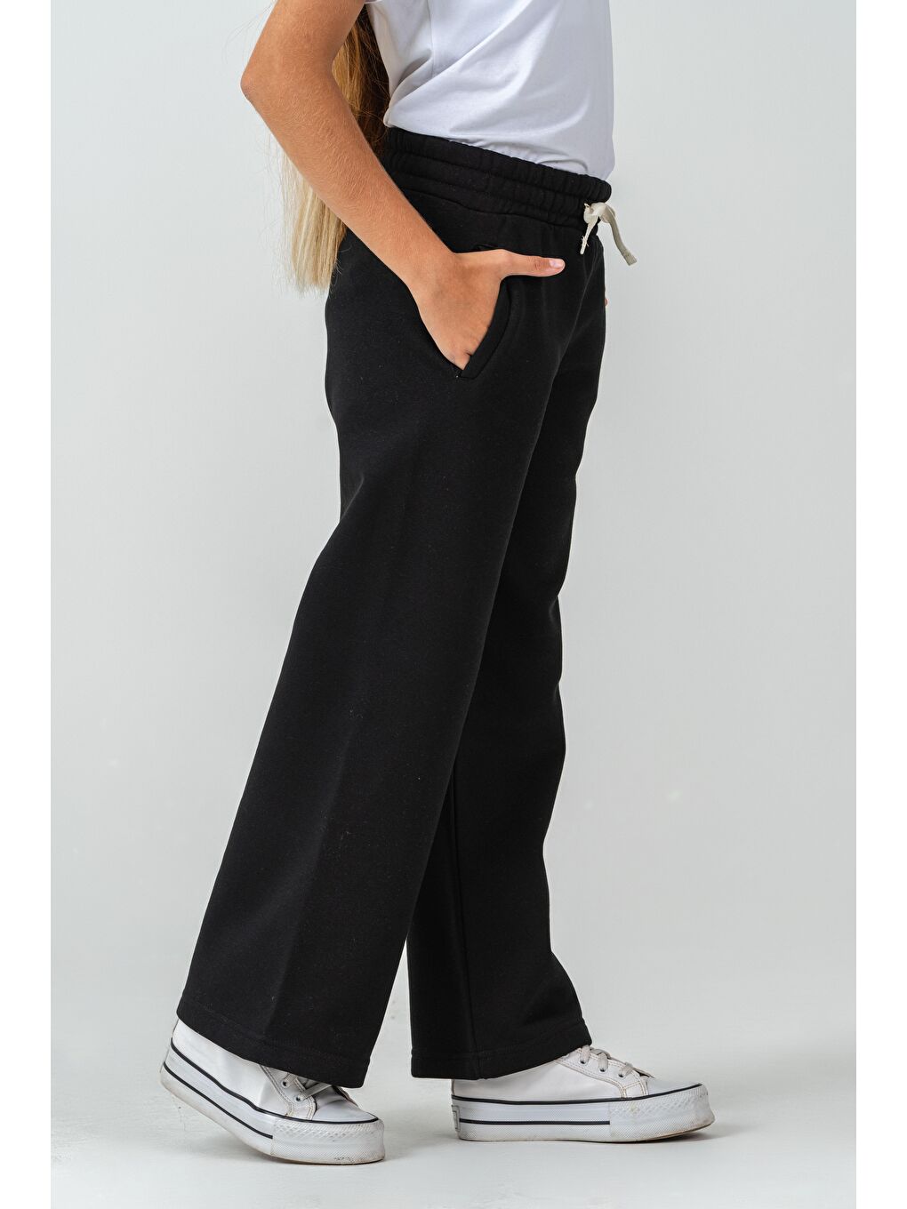 Siyah 3 İp Çiçek Nakışlı Kız Çocuk Eşofman Altı-3