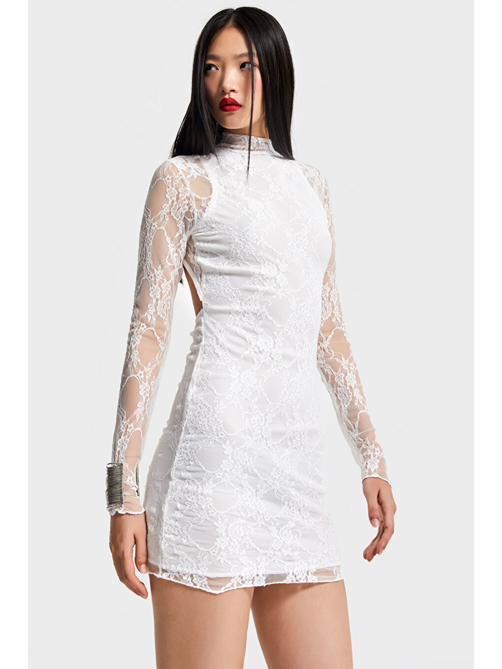Kadın Kırık Beyaz Renk İçi Astarlı Ful Dantelli Özel Tasarım Mini Elbise
