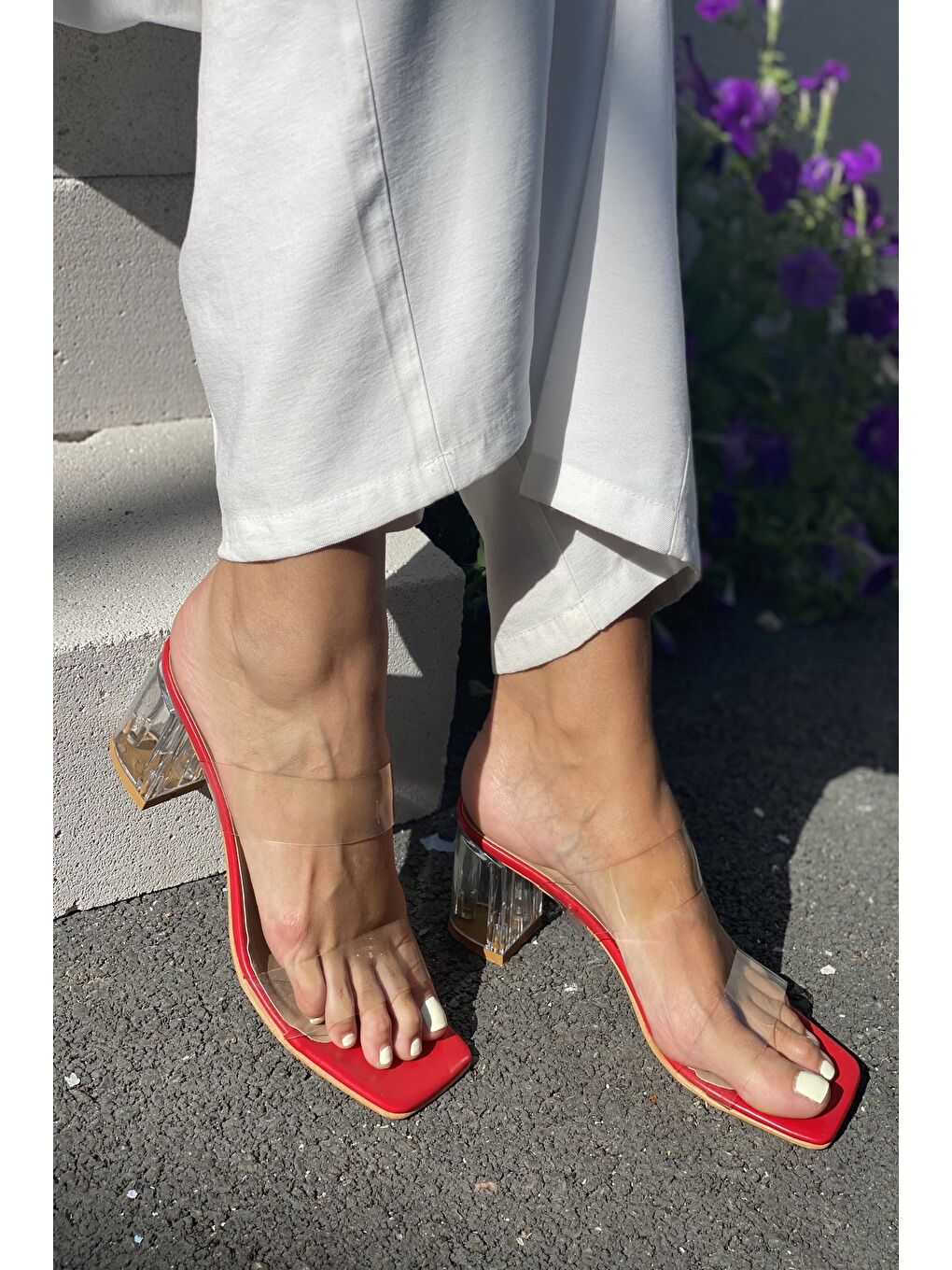 Kırmızı Şeffaf Bant Ve Topuk Detay Topuklu Ayakkabı-1