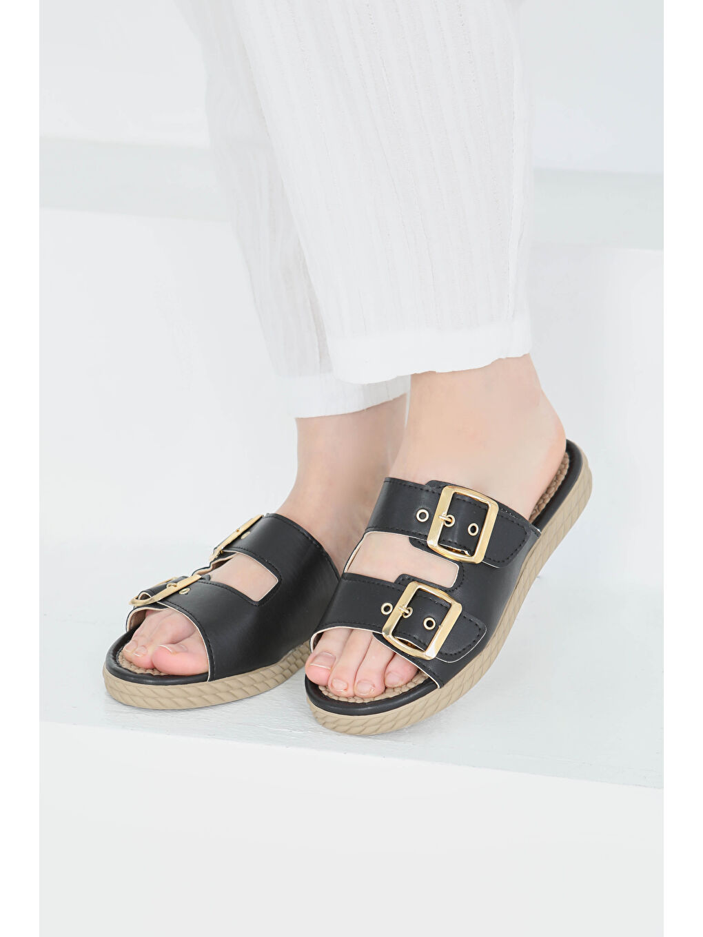 Kadın Siyah Çift Tokalı Terlik - 27354