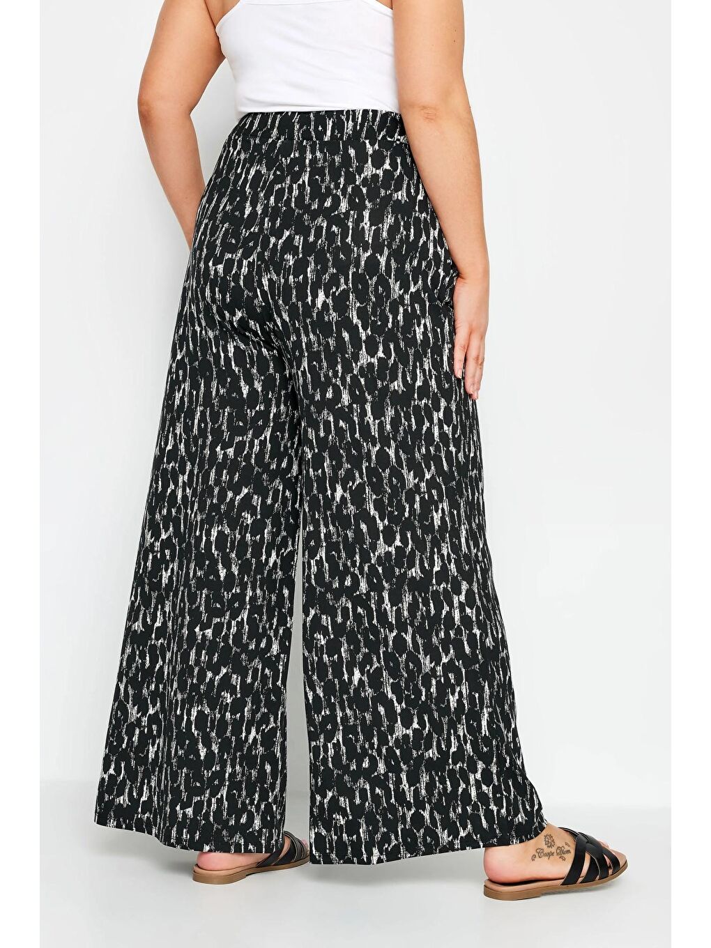 Siyah Büyük Beden Beli Lastikli Cepli Desenli Geniş Paça Pantolon 143736-4