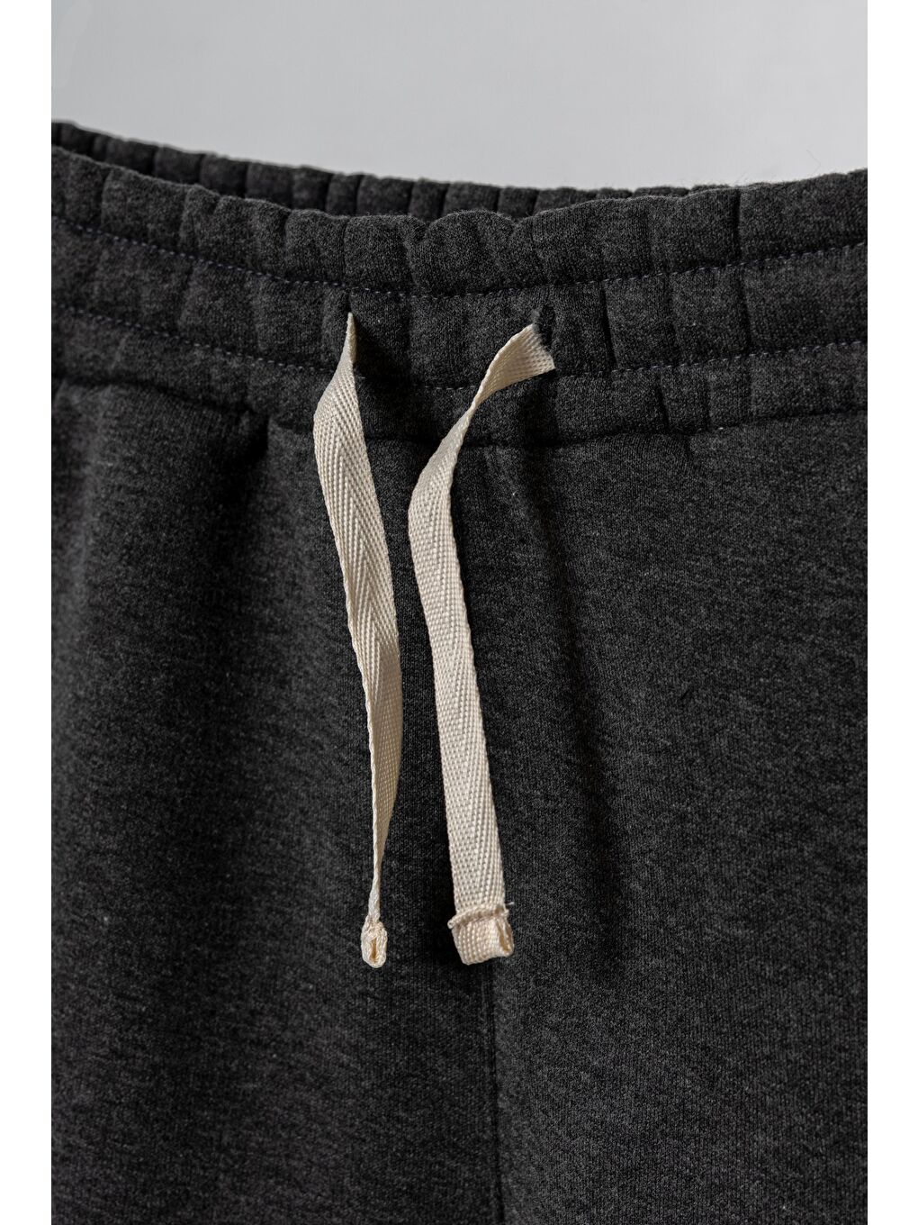 Antrasit 3 İp Çiçek Nakışlı Kız Çocuk Eşofman Altı-1