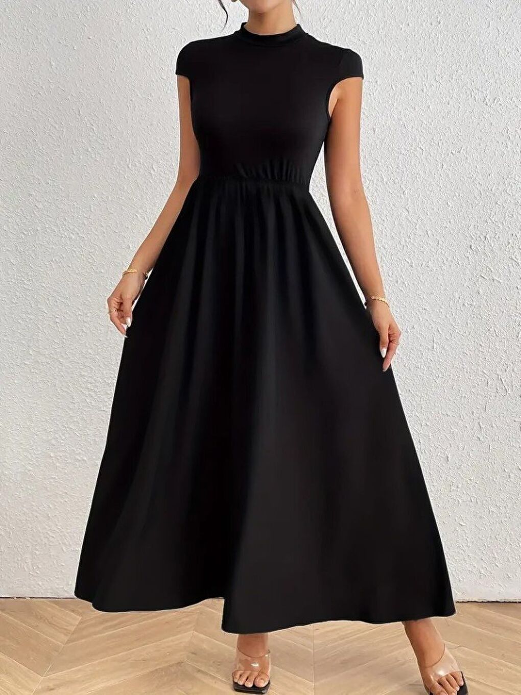 Siyah Kadın Kısa Kollu Yarı Balıkçı Yaka Viskon Elbise