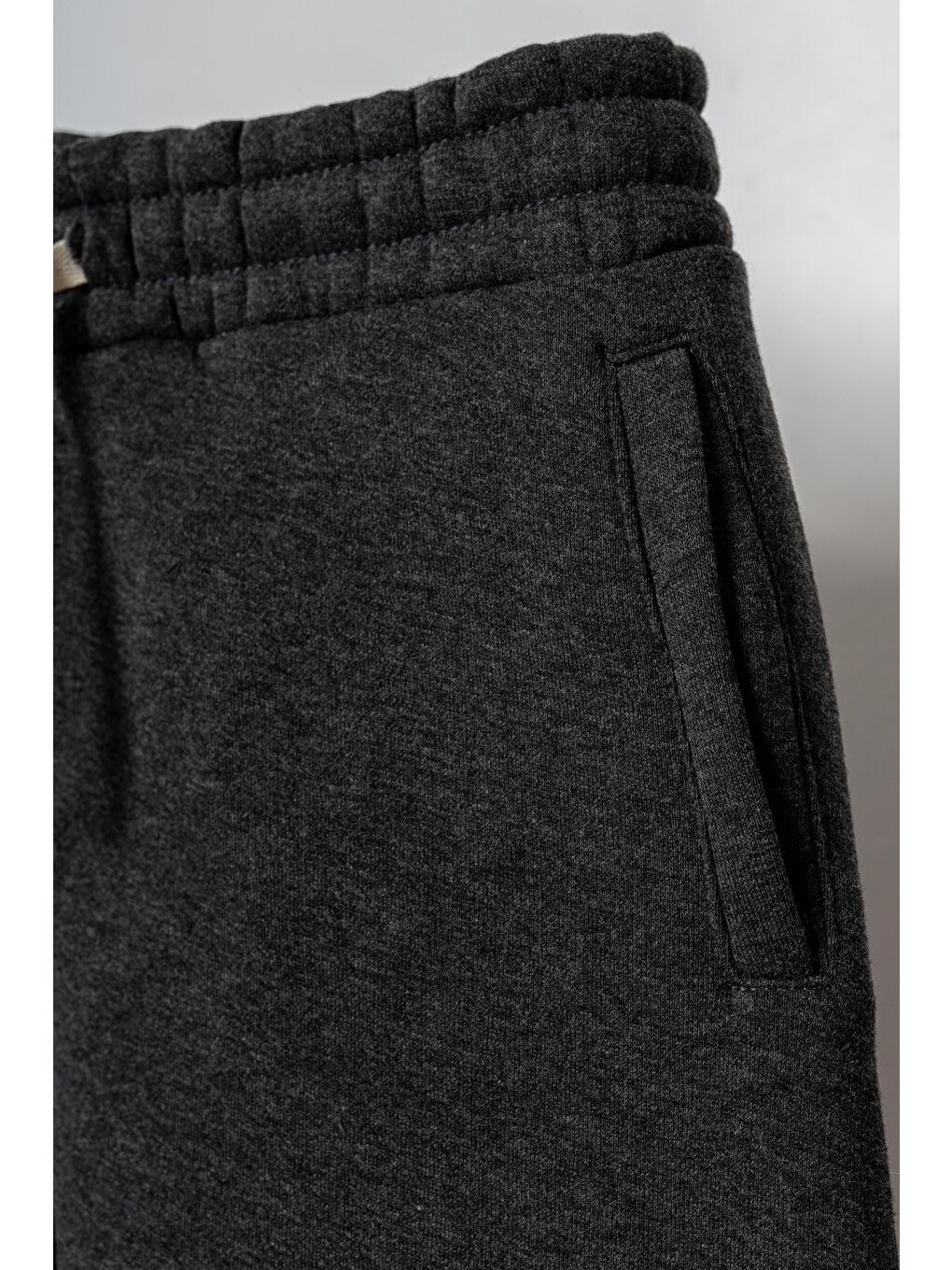 Antrasit 3 İp Çiçek Nakışlı Kız Çocuk Eşofman Altı-2