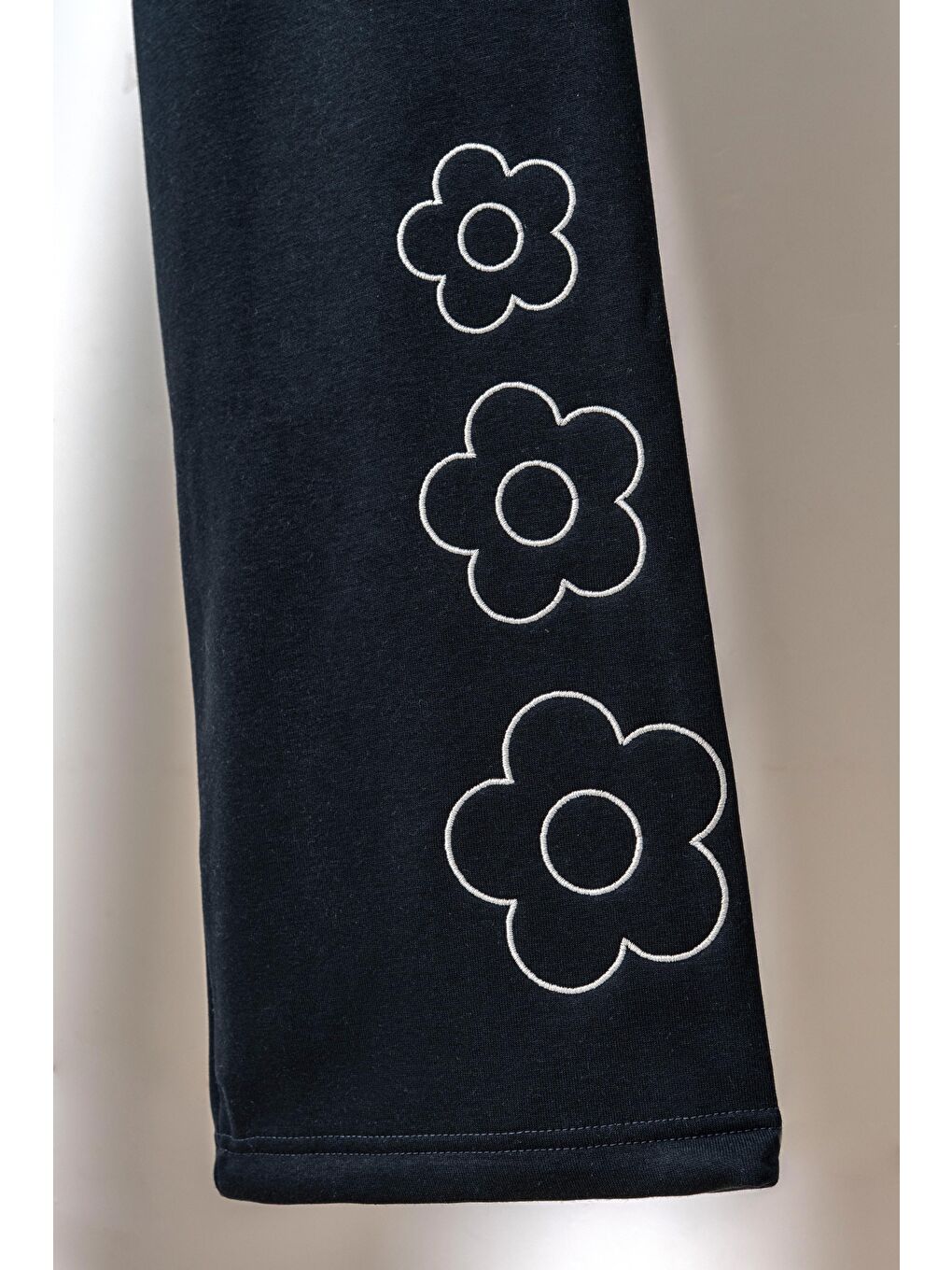 Lacivert 3 İp Çiçek Nakışlı Kız Çocuk Eşofman Altı-4