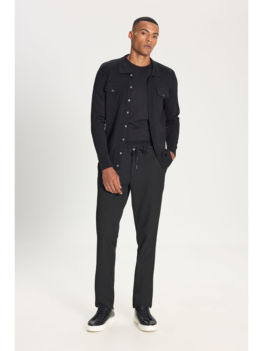 Erkek Siyah Sıcak Tutan Yünlü Standart Fit Normal Kesim Gömlek Yaka Cepli Triko Hırka-1