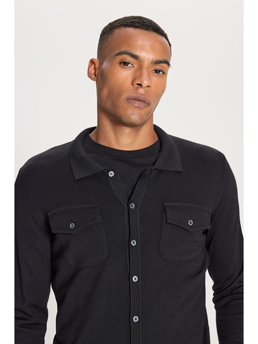 Erkek Siyah Sıcak Tutan Yünlü Standart Fit Normal Kesim Gömlek Yaka Cepli Triko Hırka-3