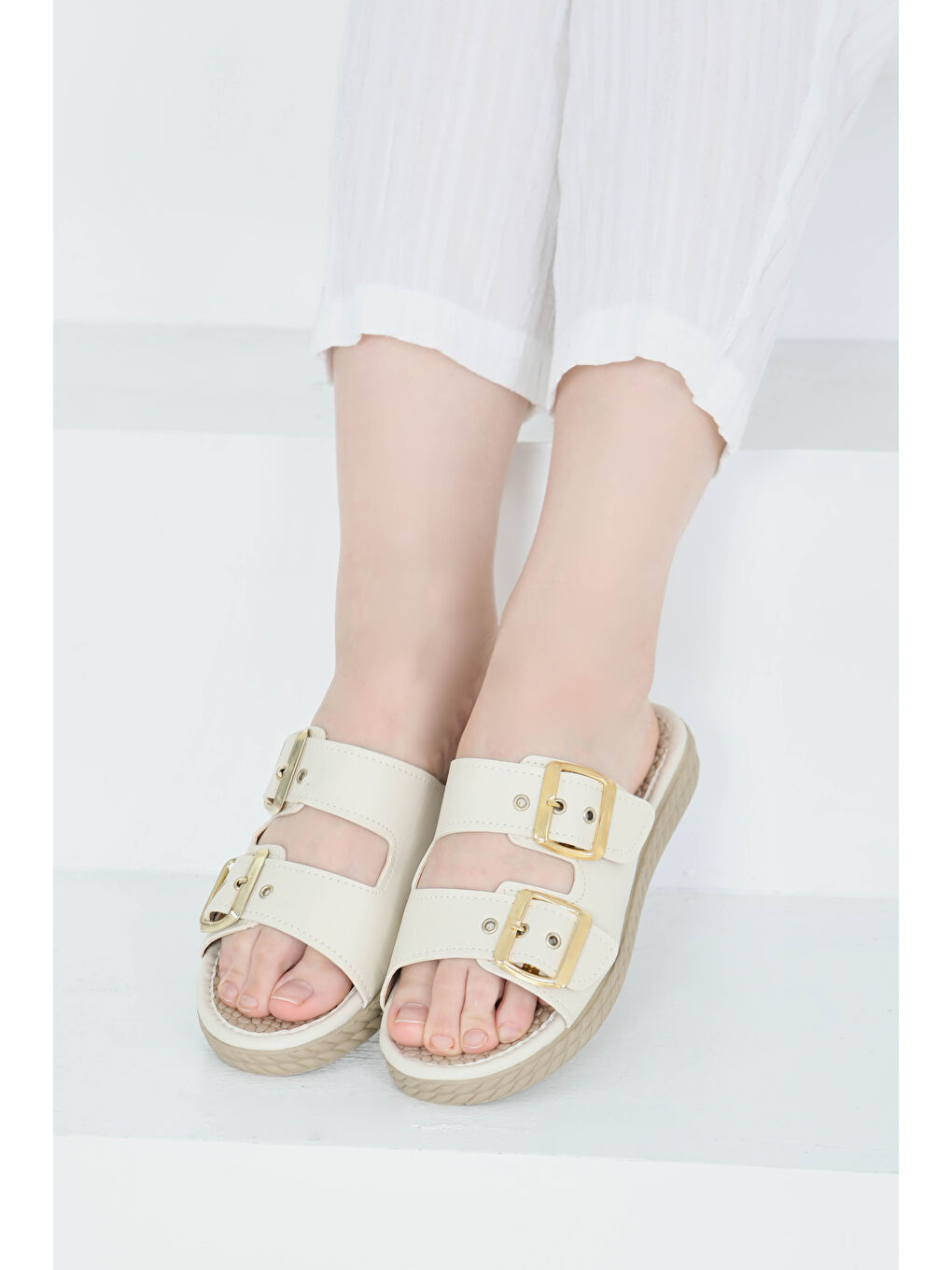 Ekru Kadın Krem Çift Tokalı Terlik - 27354
