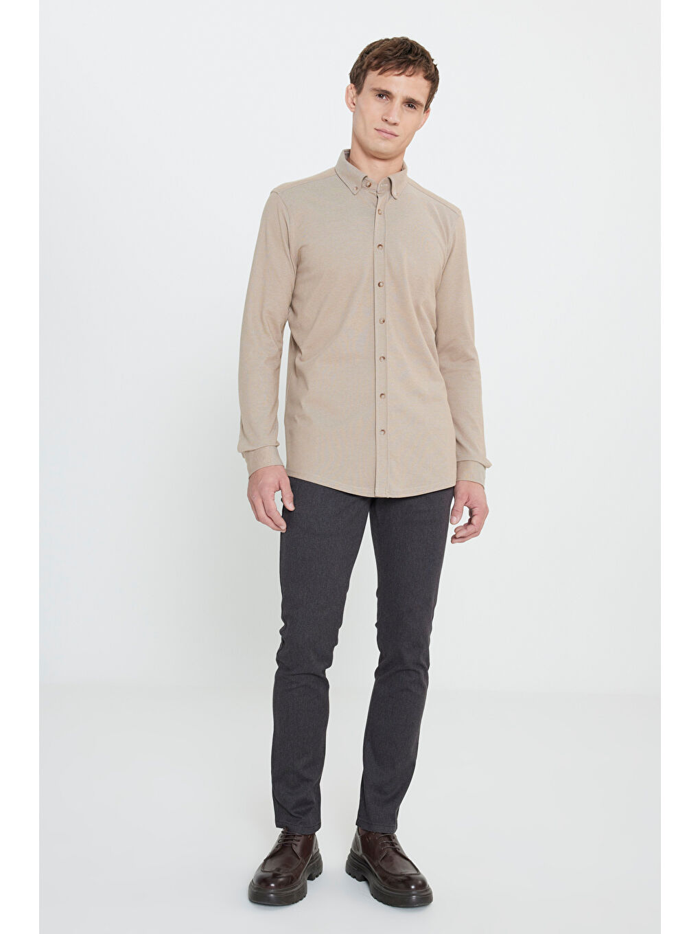 Bej Erkek Vizon Pamuklu Örme Slim Fit Dar Kesim Düğmeli Yaka Gömlek-1